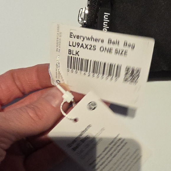 Lululemon Black Everywhere Belt Bag NWT - Picture 4 of 14
